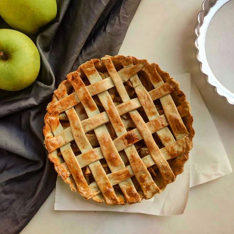 thanksgiving apple pie on the table