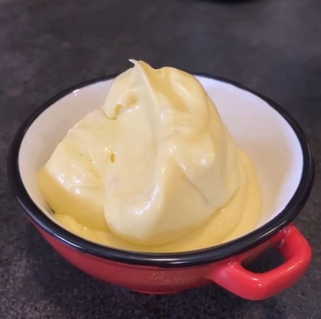 homemade-garlic-mayonnaise-with-olive-oil-recipe