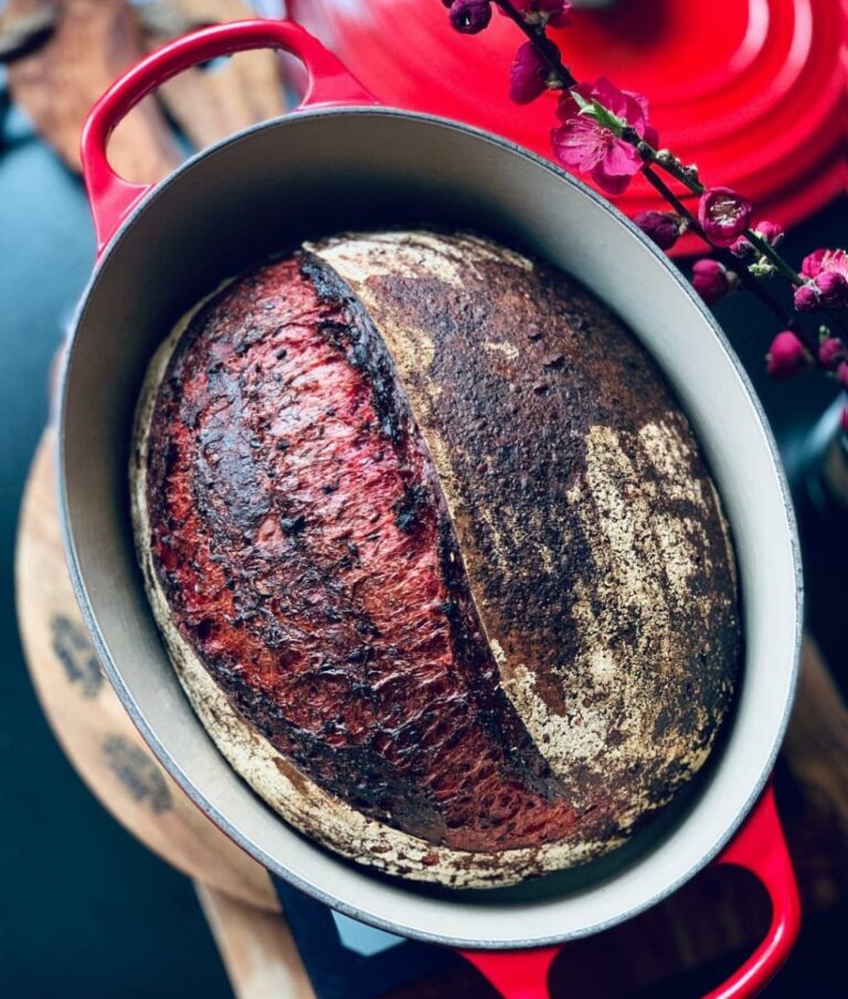 Beetroot and flaxseed loaf