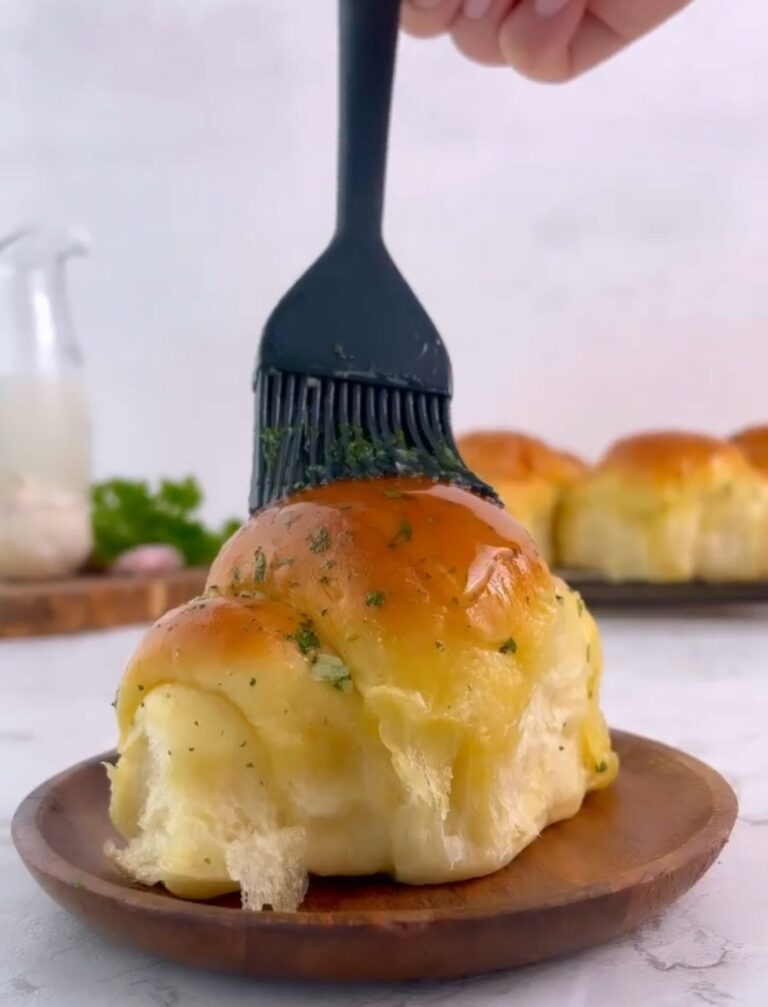 garlic-butter-rolls-recipe
